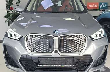 Позашляховик / Кросовер BMW iX1 2023 в 