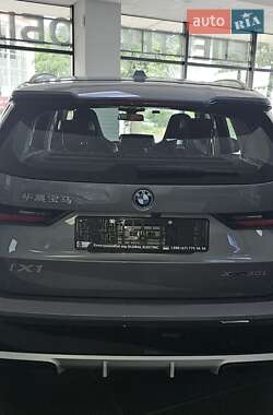 Позашляховик / Кросовер BMW iX1 2023 в 