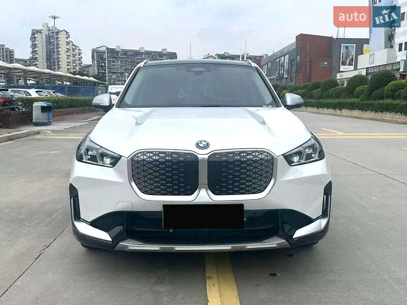 BMW iX1 2023
