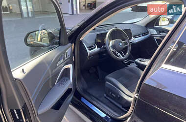 Внедорожник / Кроссовер BMW iX1 2023 в 