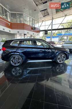 Позашляховик / Кросовер BMW iX1 2023 в 