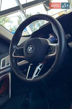 Позашляховик / Кросовер BMW iX1 2023 в 