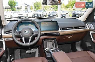Внедорожник / Кроссовер BMW iX1 2023 в 