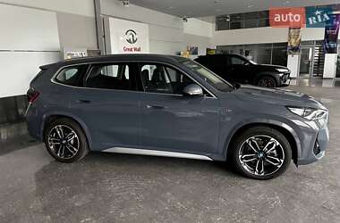 Позашляховик / Кросовер BMW iX1 2023 в 