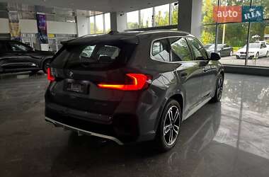 Позашляховик / Кросовер BMW iX1 2023 в 