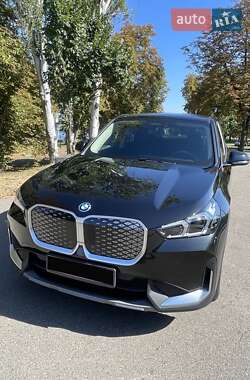 Позашляховик / Кросовер BMW iX1 2023 в 