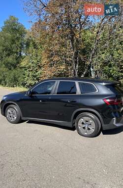 Позашляховик / Кросовер BMW iX1 2023 в 