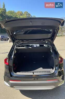 Позашляховик / Кросовер BMW iX1 2023 в 