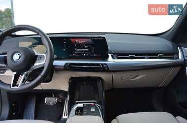 Позашляховик / Кросовер BMW iX1 2025 в 