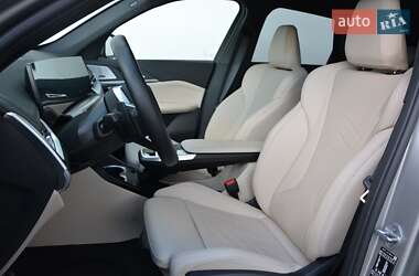 Позашляховик / Кросовер BMW iX1 2025 в 