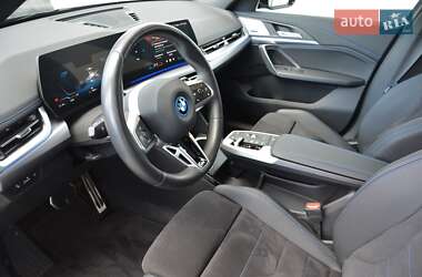Позашляховик / Кросовер BMW iX1 2024 в 