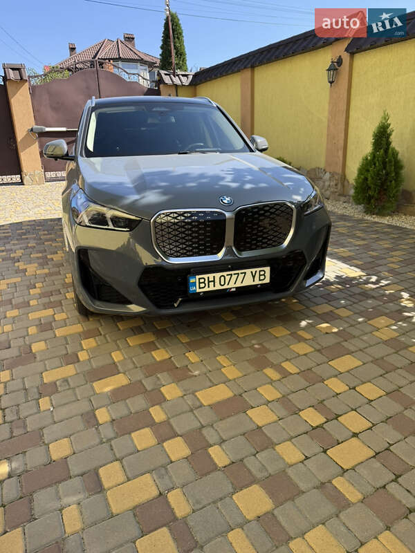 Внедорожник / Кроссовер BMW iX1 2023 в 