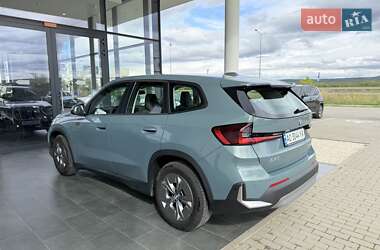 Позашляховик / Кросовер BMW iX1 2024 в 