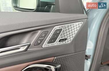 Позашляховик / Кросовер BMW iX1 2024 в 