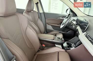 Позашляховик / Кросовер BMW iX1 2024 в 