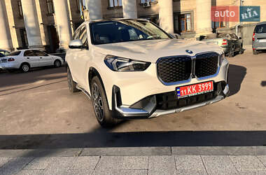 Внедорожник / Кроссовер BMW iX1 2023 в 