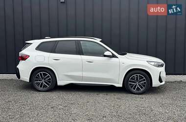 Позашляховик / Кросовер BMW iX1 2023 в 