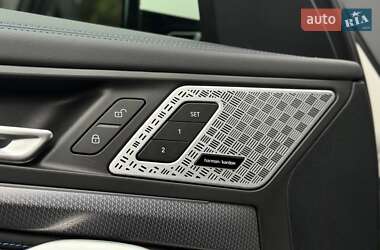 Позашляховик / Кросовер BMW iX1 2023 в 