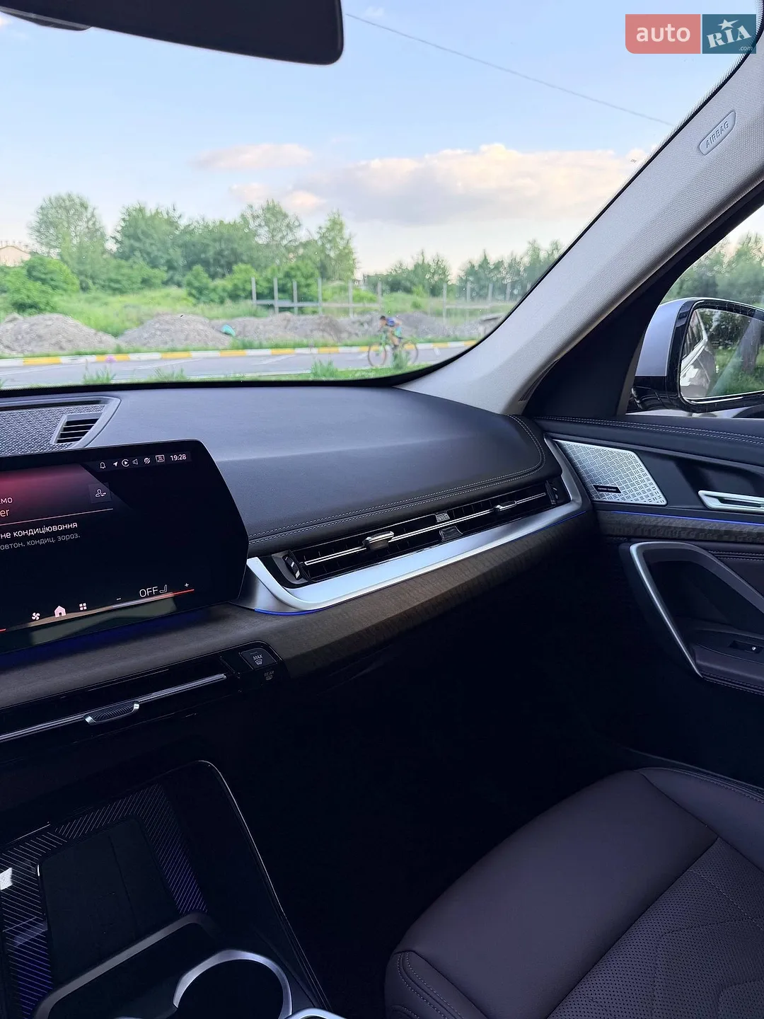 2023 BMW iX1 - мініатюра 15