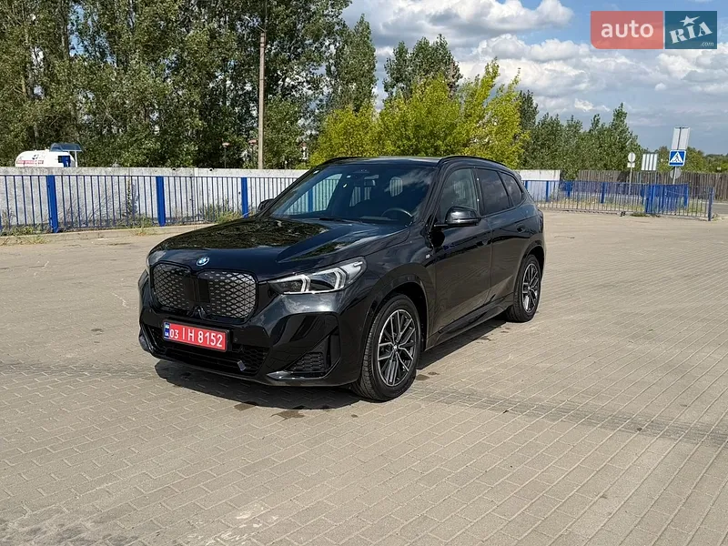 BMW iX1 2024