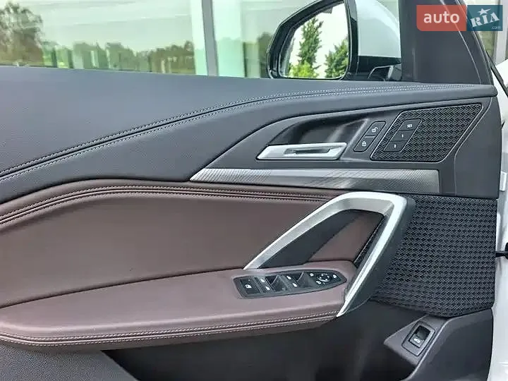 2025 BMW iX1 - мініатюра 16