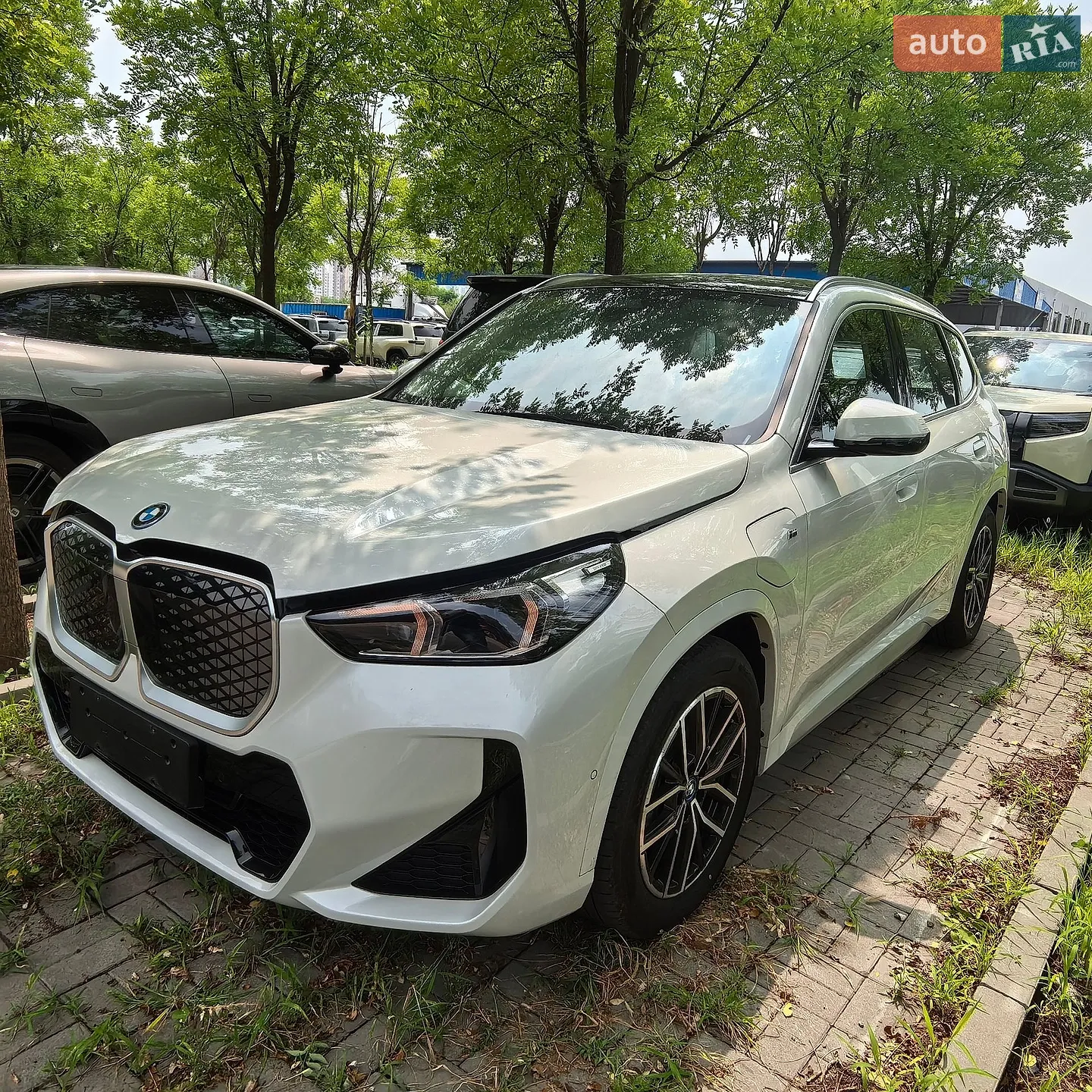 2025 BMW iX1 - мініатюра 2