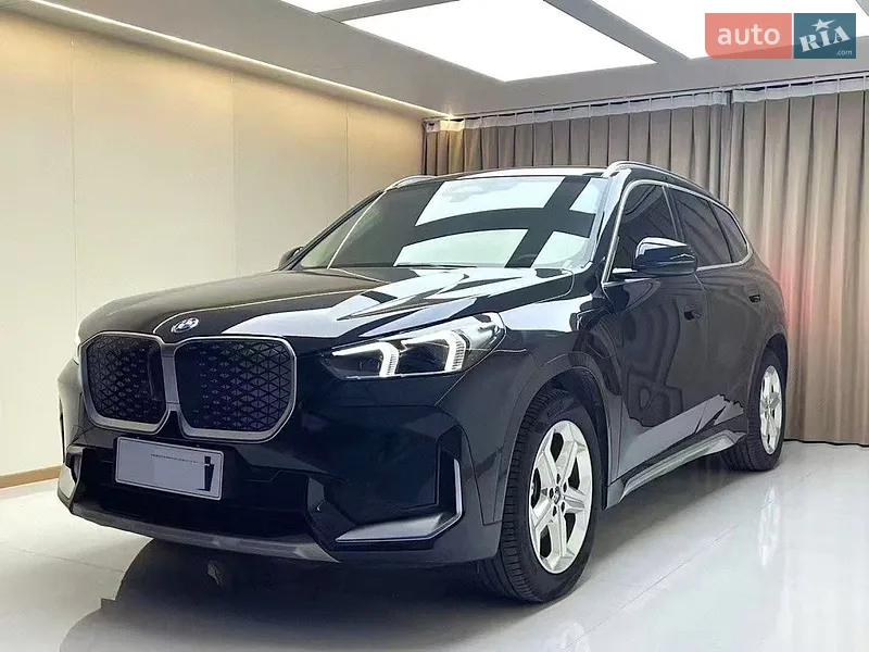 BMW iX1 2025
