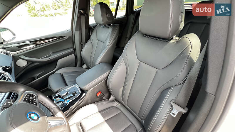 Внедорожник / Кроссовер BMW iX3 2021 в Киеве