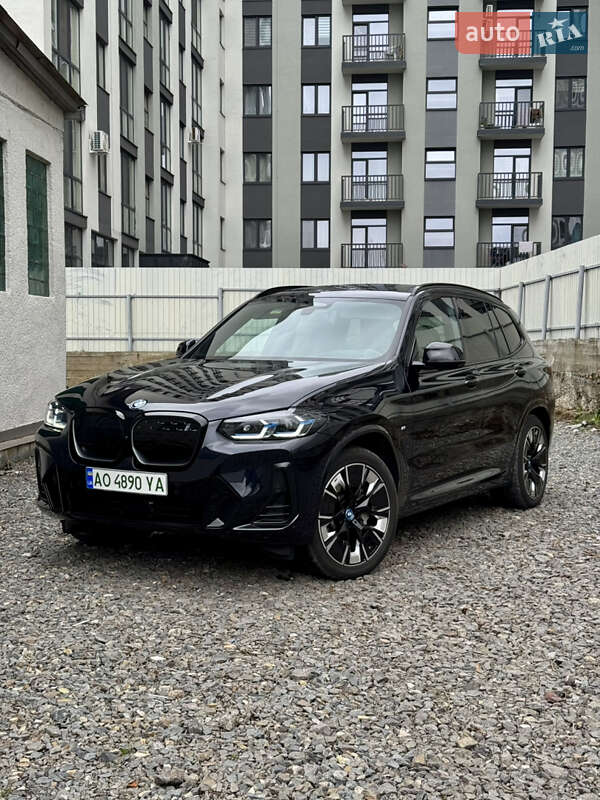 Внедорожник / Кроссовер BMW iX3 2023 в 