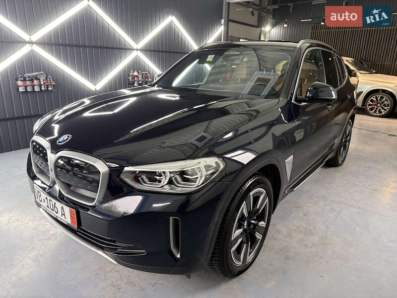 Внедорожник / Кроссовер BMW iX3 2021 в 