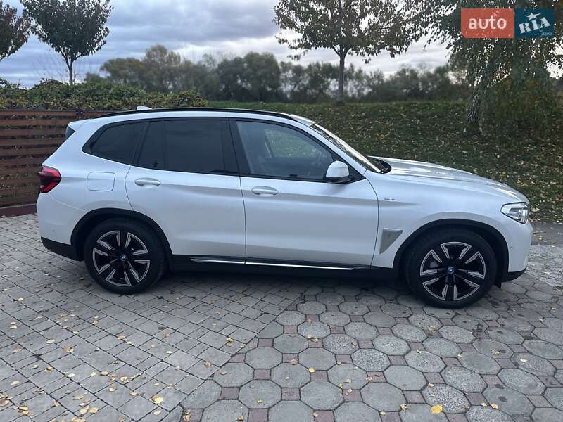 Внедорожник / Кроссовер BMW iX3 2021 в Мукачево