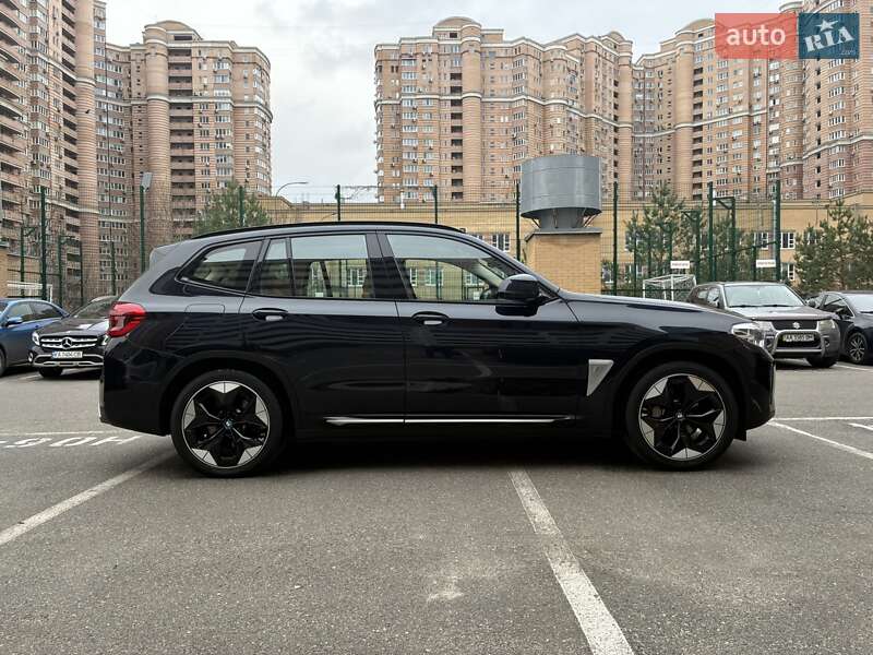 Внедорожник / Кроссовер BMW iX3 2021 в Киеве