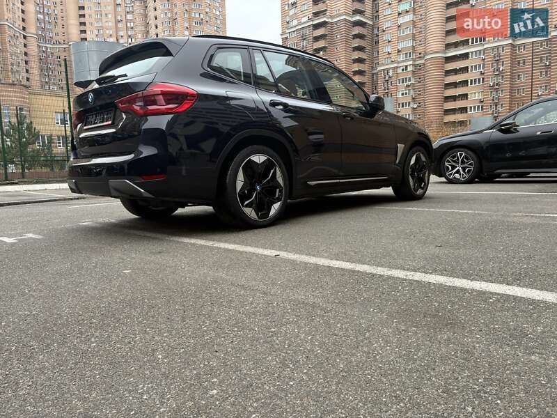 Внедорожник / Кроссовер BMW iX3 2021 в Киеве