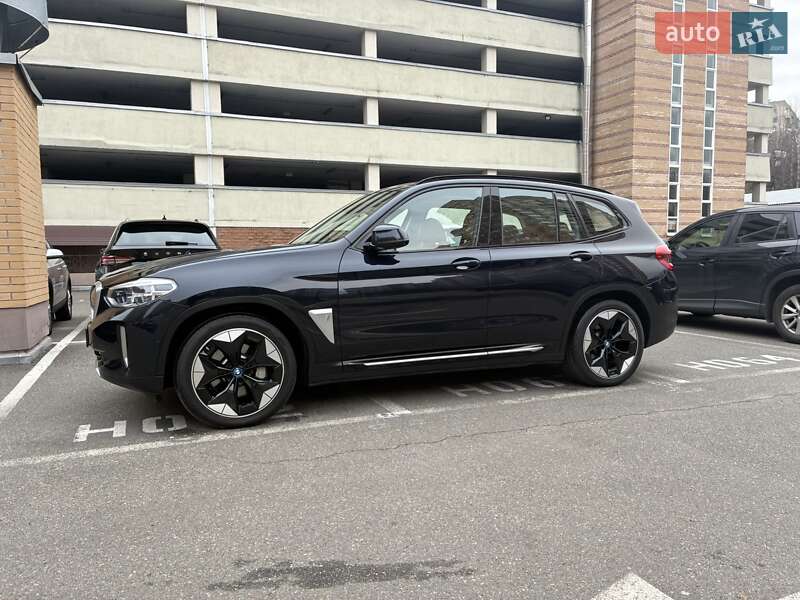 Внедорожник / Кроссовер BMW iX3 2021 в Киеве