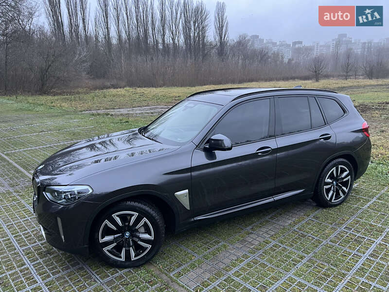 Внедорожник / Кроссовер BMW iX3 2021 в Киеве