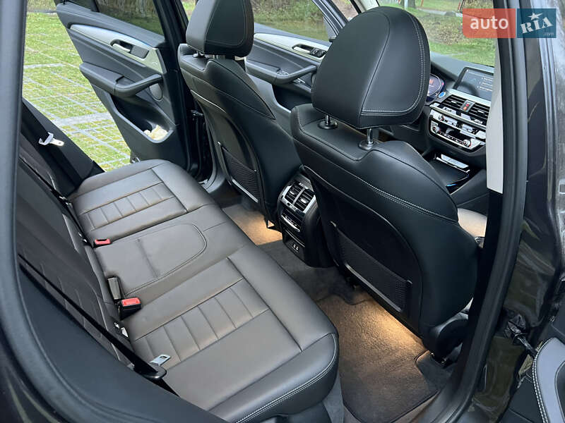 Внедорожник / Кроссовер BMW iX3 2021 в Киеве