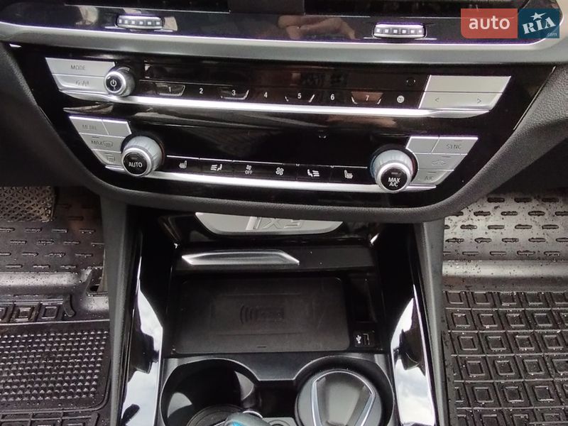 Внедорожник / Кроссовер BMW iX3 2021 в Киеве