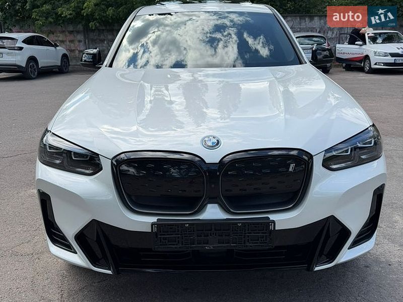 BMW iX3, фото з оголошення