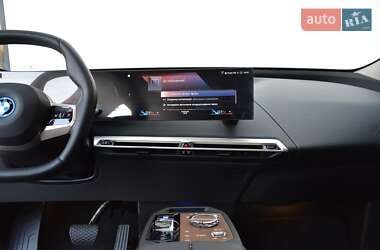 Позашляховик / Кросовер BMW iX 2023 в 