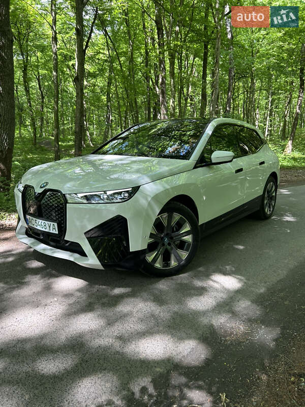 Позашляховик / Кросовер BMW iX 2023 в 