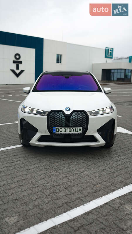 Позашляховик / Кросовер BMW iX 2021 в 