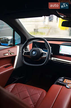 Позашляховик / Кросовер BMW iX 2021 в 