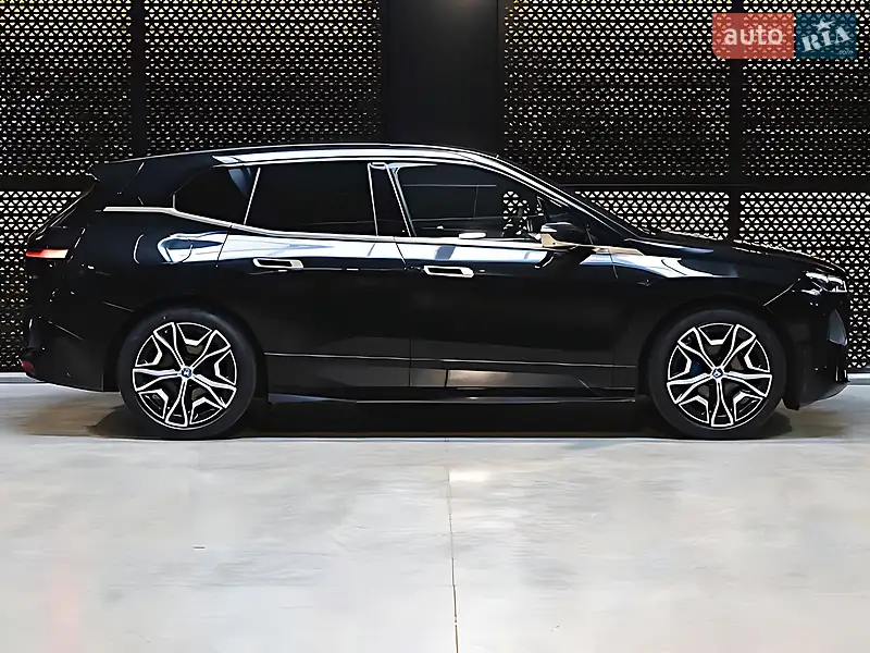 BMW iX
