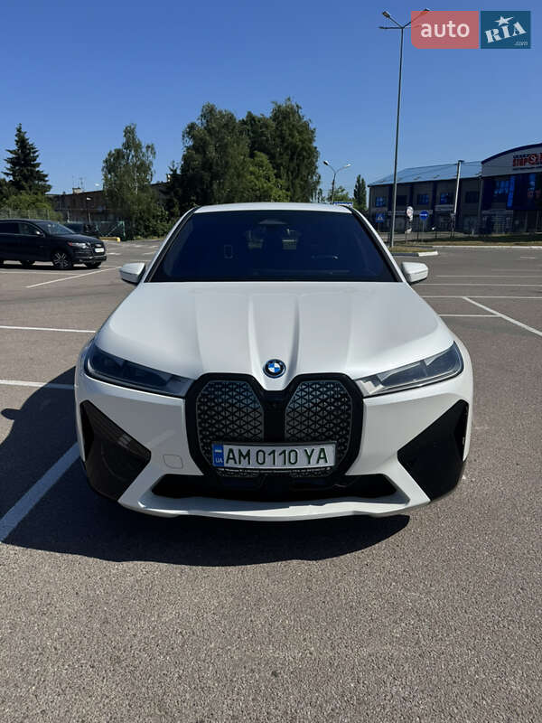 Внедорожник / Кроссовер BMW iX 2021 в 