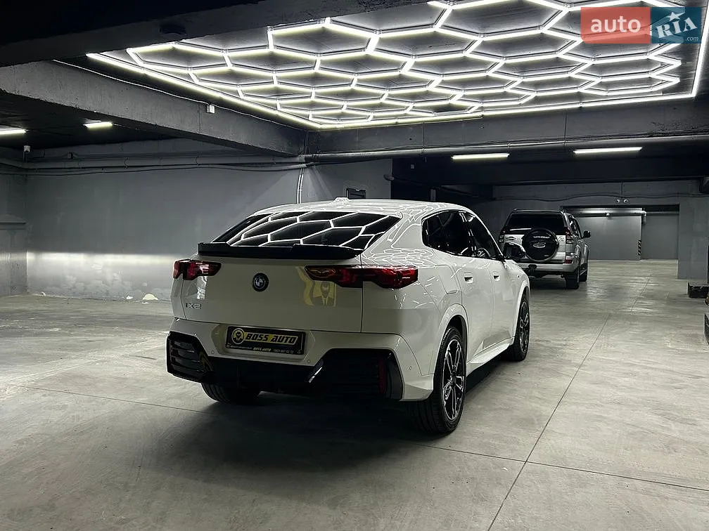 2024 BMW iX2 - мініатюра 9