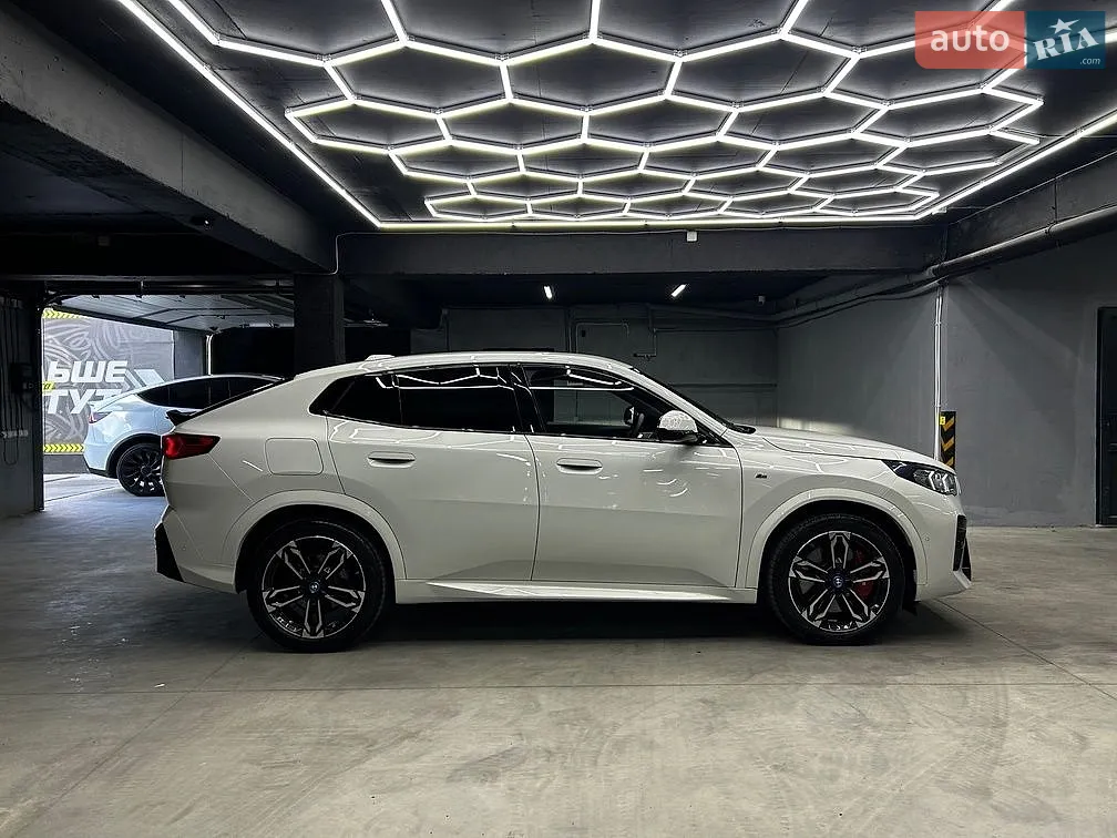2024 BMW iX2 - мініатюра 10