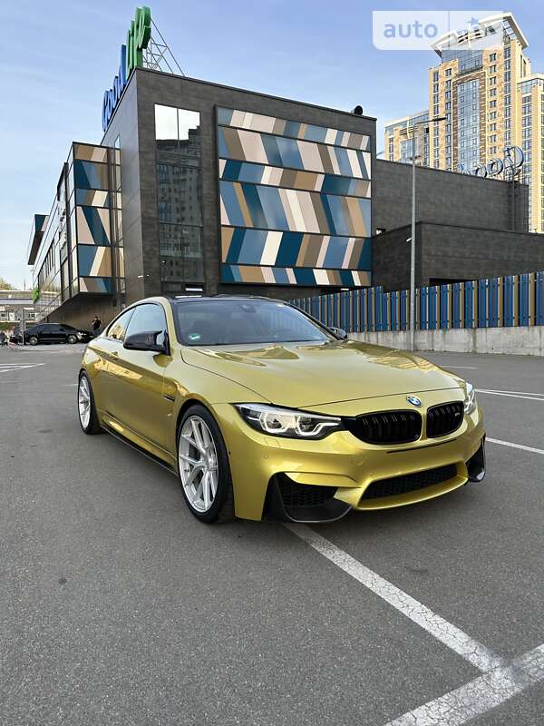 Купе BMW M4 2015 в Киеве