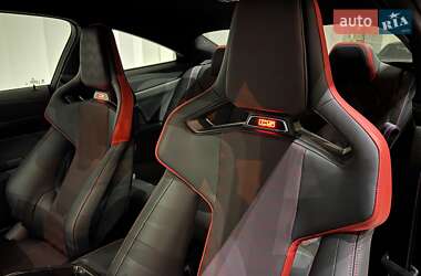 Купе BMW M4 2025 в 