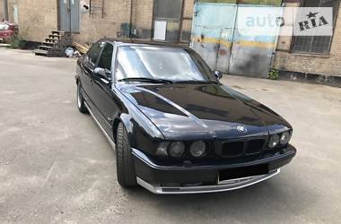 Седан BMW M5 1990 в Киеве