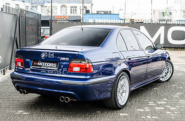 Седан BMW M5 2000 в 